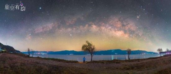 2023年4月16日在重庆刀背梁拍摄的“银河之眼”。（曹啸摄，星联CSVA供图）