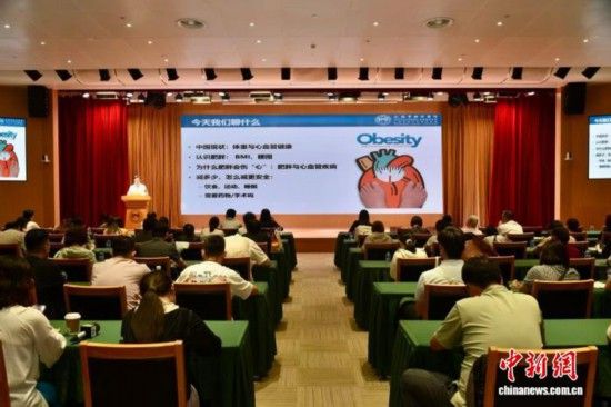 专家给民众提出运动建议与心脏安全的提示。(上海市健康促进中心供图)