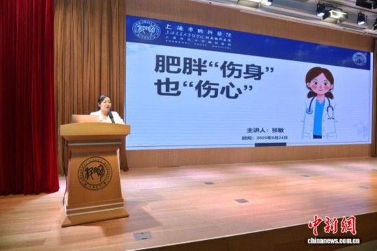 专家为民众普及心脏病的预防与治疗知识。(上海市健康促进中心供图)