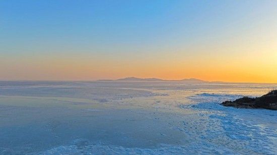 1月21日，这是在辽宁省葫芦岛市兴城海滨拍摄的海冰景观（无人机照片）。新华社发（田嘉摄）