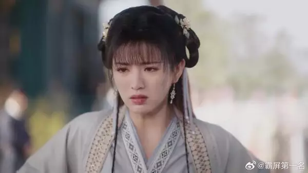 李薇进宫婚配，被嬷嬷搜身，带的东西让秀女嘲笑