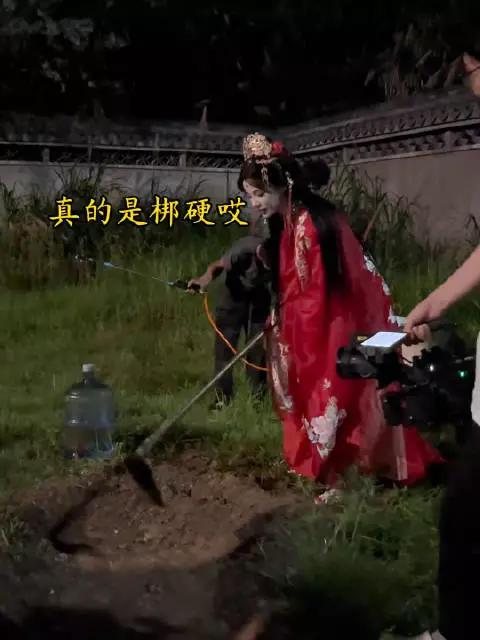 这剧组也太穷酸了？拍雨戏只舍得花43？