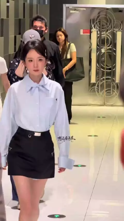 杨幂花期真的很长 ,我小时候长这样 ,长大了还是长这样