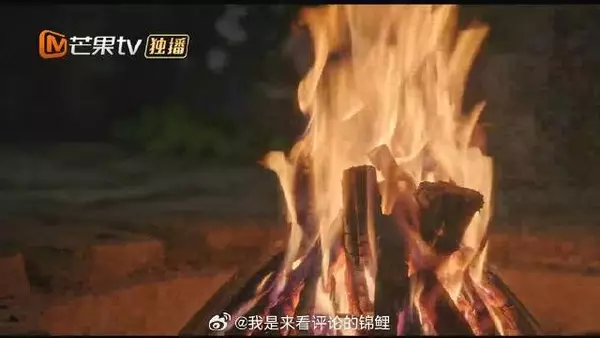 小伙刚表白完，女神就要跟他告别，顿时愣在原地