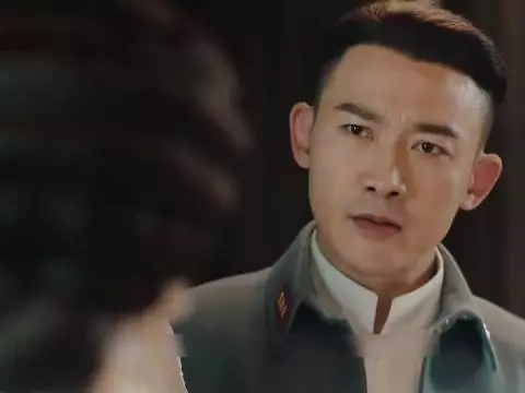 男人竟发现妻子和前男友偷偷约会 真是太气人了!