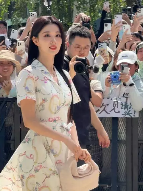 像王楚然这样如此大气明艳的美女，放眼整个娱乐圈都是极少的