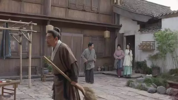 苏可出场就躺一集，眼神看穿许家底细