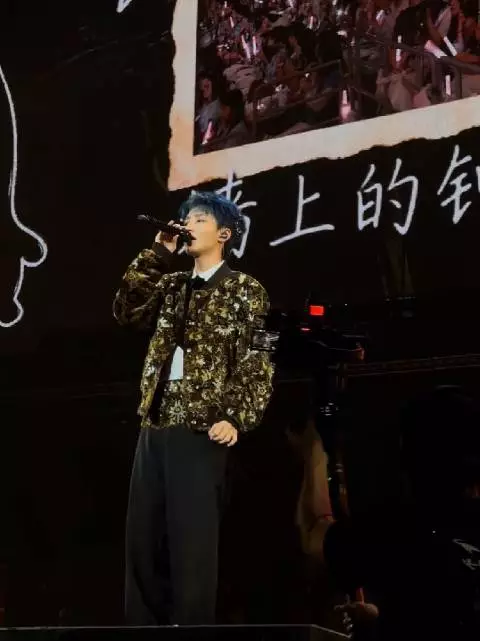 哇，王俊凯新歌《那页夏天》是周杰伦写的！演唱会首唱