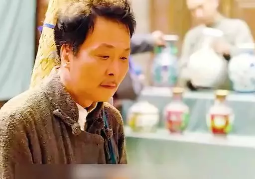 老乞丐用鼻子一闻，就知道一家百年老字号的酱菜不正宗