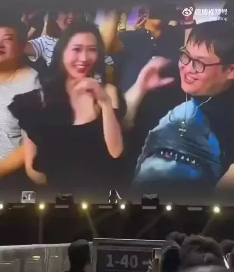 “爱一个人是藏不住的，不爱一个人也藏不住！”