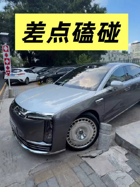 一个视频，教你开尊界吃大运烧鸡看邓紫棋演唱会， 专业视频创作季
