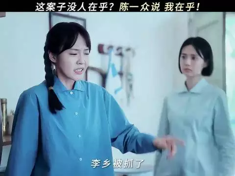 陈一众把自己砸进去，溅起了第一朵水花