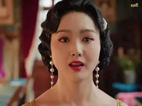 为了当女主角当众撕破裙子，殊不知最终死的最惨