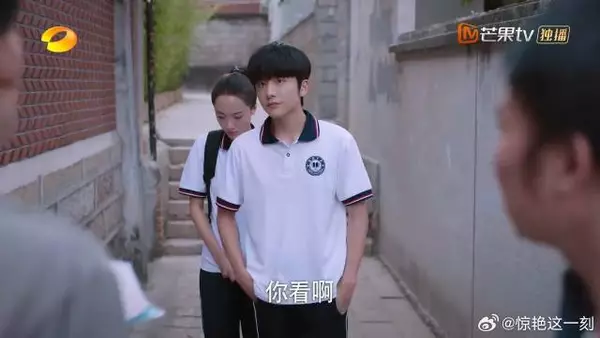 同学路上遭遇骗子，子秋见义勇为，尖尖带人解围
