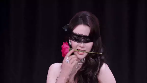 迪丽热巴见面会 姐姐真的太会钓了，魂被热巴勾走了