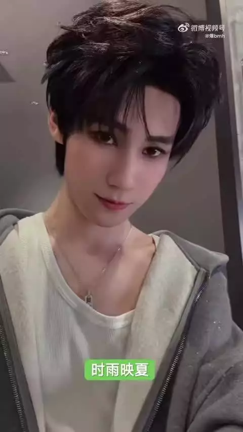 张真源黑暗密室主动打头阵，实则被吓懵