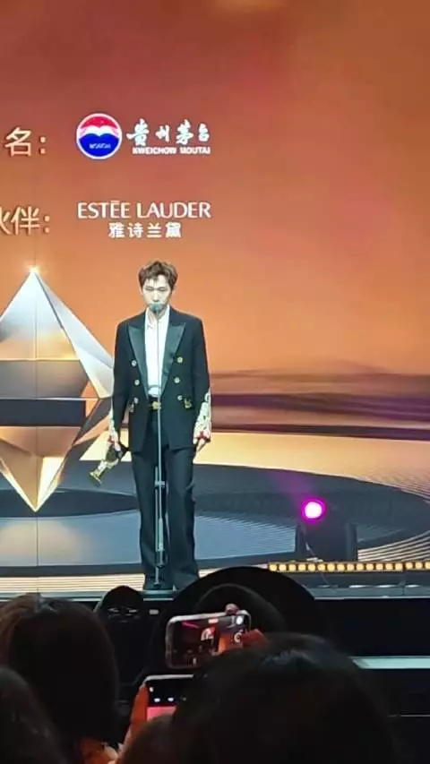 汪苏泷拿下年度歌手，坦言肯定并笑称时间拆八瓣