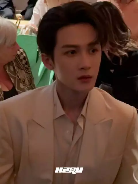 檀健次秀场头排落座，紧邻LVMH CEO
