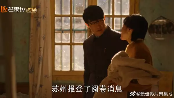 栋哲浑身脏兮兮爬上黄玲的床 不料图南有主意，立马叫来宋莹