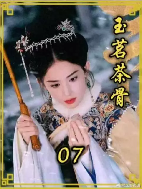 亲生骨肉近在眼前，母亲却只敢用余光悄悄瞥上一眼
