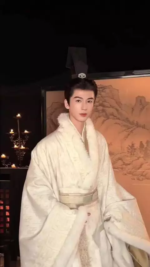这月饼山看得我眼馋，张凌赫对剧组是真的好，期待刺棠早日杀青！