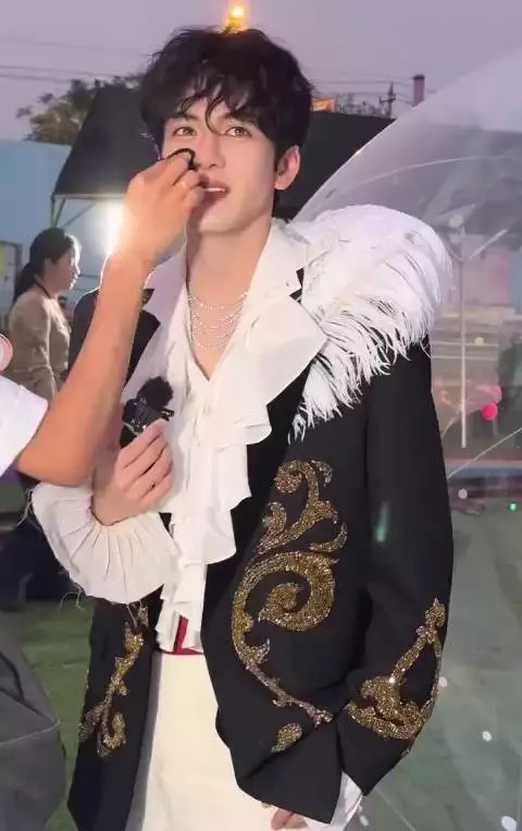 曾舜晞和龚俊互相夸奖中 好可爱啊两位,友谊长存啊!