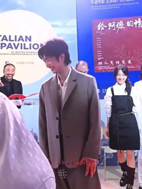 湖南中秋晚会后台偶遇王晓慧，燕麦私服软糯显高级