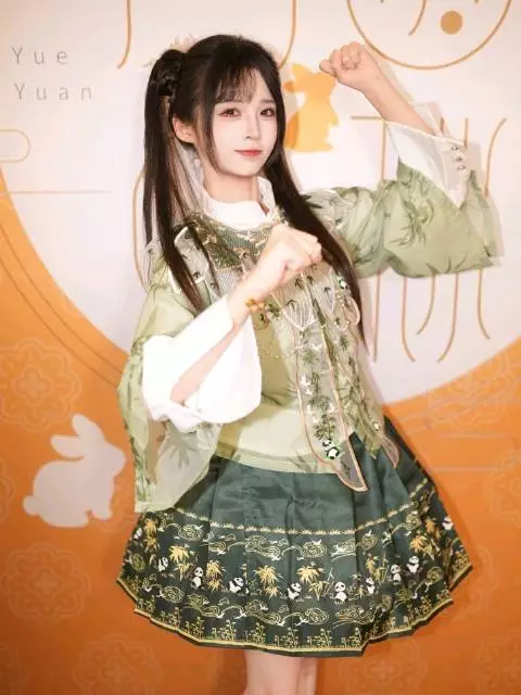 SNH48中秋古风公演，沈馨直拍《春夏秋冬》寄月宫