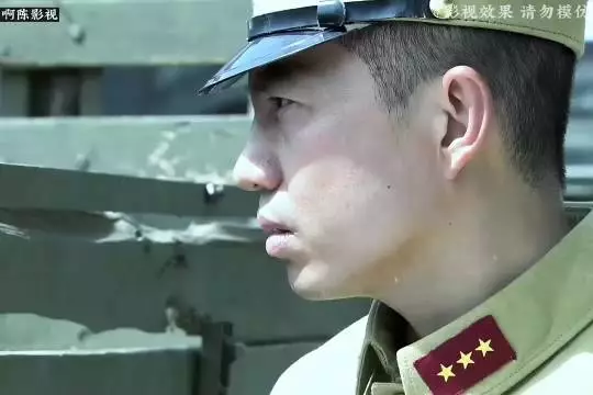 王亮救出苗月后，竟然假扮成鬼子再次混进了鬼子军营