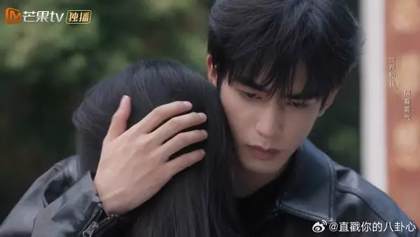 苗靖失去妈妈痛哭，陈异一把抱住：我在我在