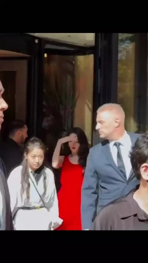 美神今天在巴黎状态表现依旧绝佳