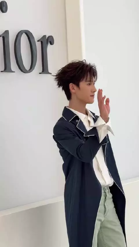 李昀锐G社生图曝光，迪奥造型优雅帅气