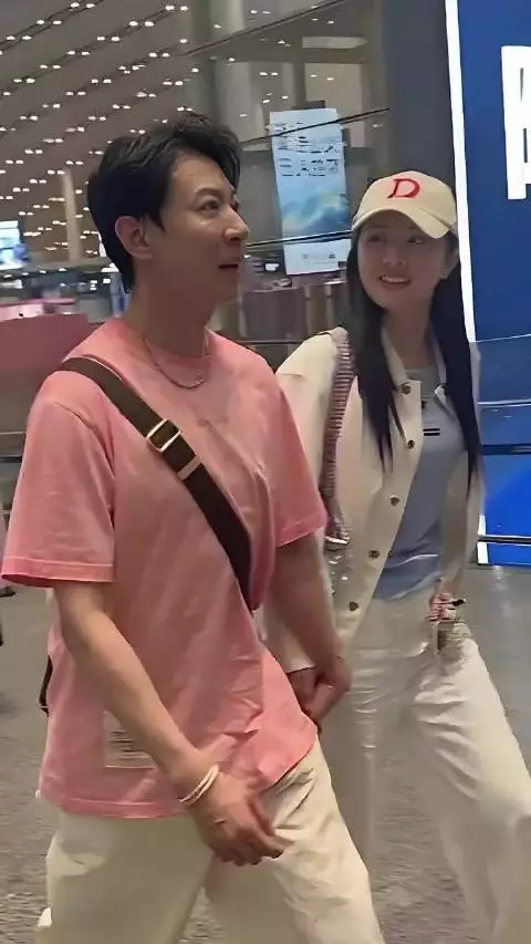 看完董璇的回应真的挺感慨的，不再讲什么轰轰烈烈的爱情…