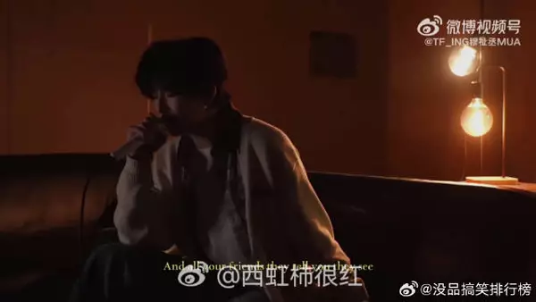 温柔buff直接拉满，简简单单的几句歌词，靠着嗓音就唱出满满的深情