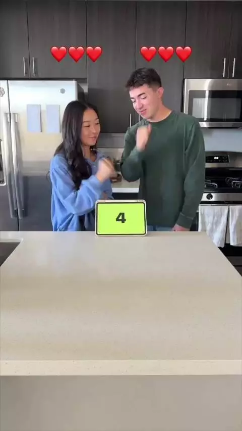 弹球游戏，看看小情侣谁能赢