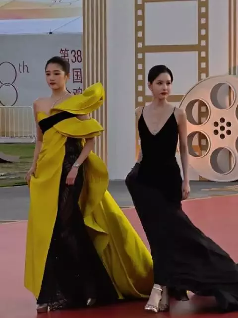 关晓彤 陈都灵 美美哒 关晓彤是真高！