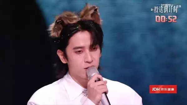 陈若轩又站上公演月台，还调侃自己有几次公演就站过几次月台…