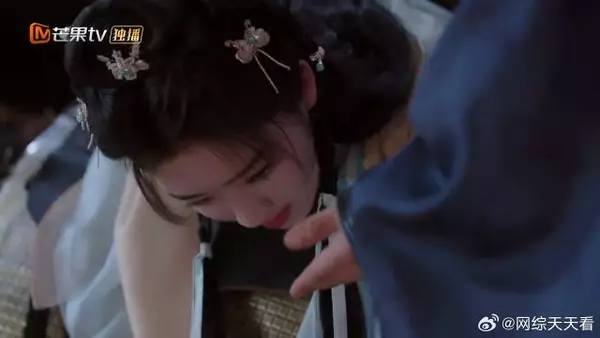 把老婆丢上马 嘴上还不服软,有这么追老婆的吗!