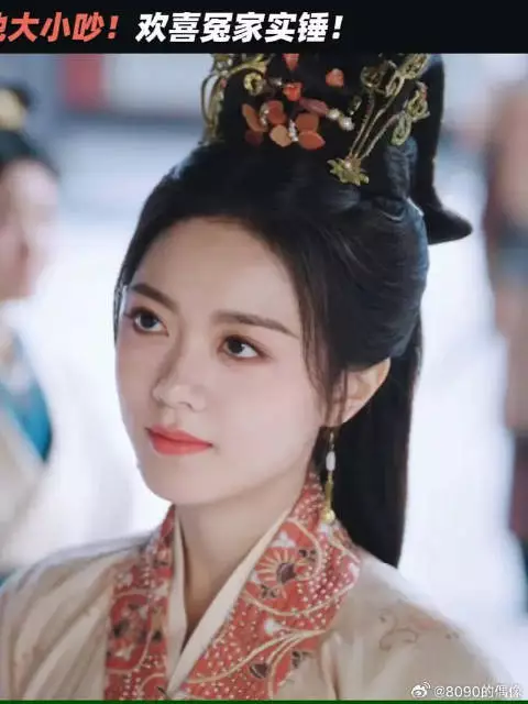 “老牛吃嫩草？”“心眼小”老夫妻随地大小吵太逗了