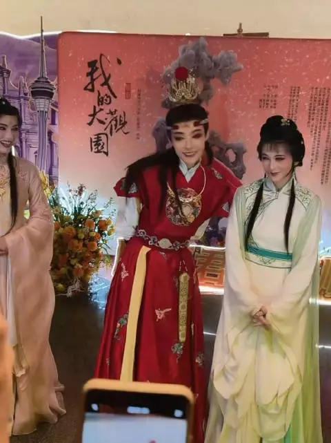 这个丽君依旧如此臭屁