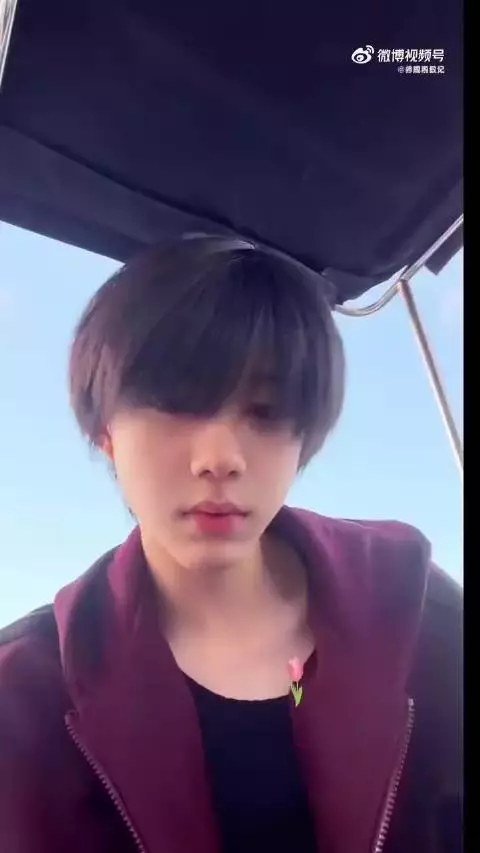 陈奕恒泡泡更新，不忘粉丝共享眼前美景