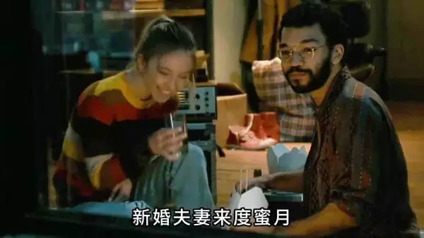 新婚夫妻，发现对面楼的情侣大胆的爱情