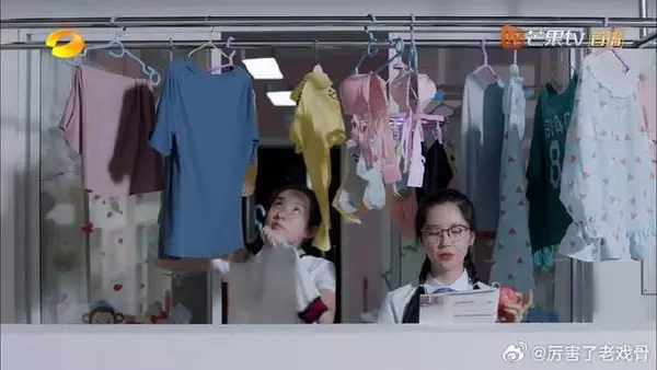 女生宿舍鸡毛蒜皮也能吵翻天 妙妙当和事佬，集体生活充满磨合
