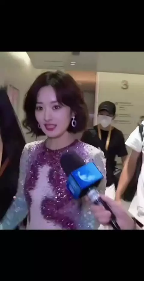 再看赵丽颖拿飞天奖这段还是很感动