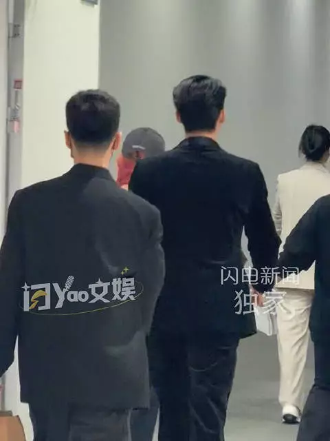 于适背影好周正