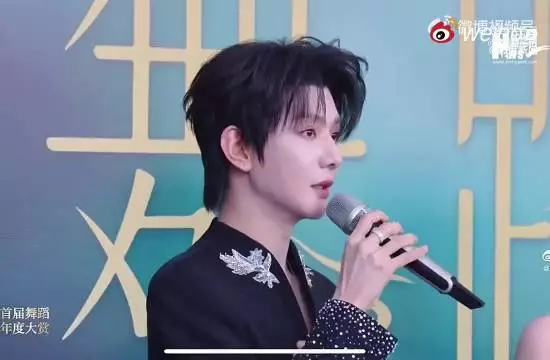郝熠然首次解锁主持身份