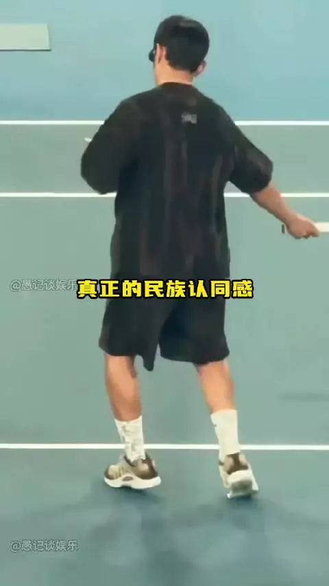 不表演不讨好！两场国际赛事细节，周杰伦一直在堂堂正正做中国人
