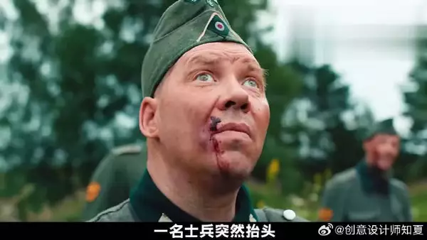 男人模仿首长吃苹果，却换成手雷咬一口，所有人瞬间冷汗直流