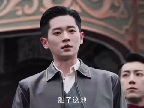 眼见叶平君被欺负，一开始选选择袖手旁观的虞昶轩，关键时刻出手相救！