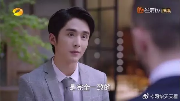 子秋西装上阵，当翻译官，帮尖尖拿下商业合作